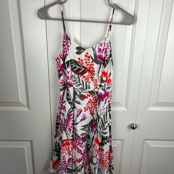 Old Navy Dresses & Skirts - Old Navy White Floral Sundress